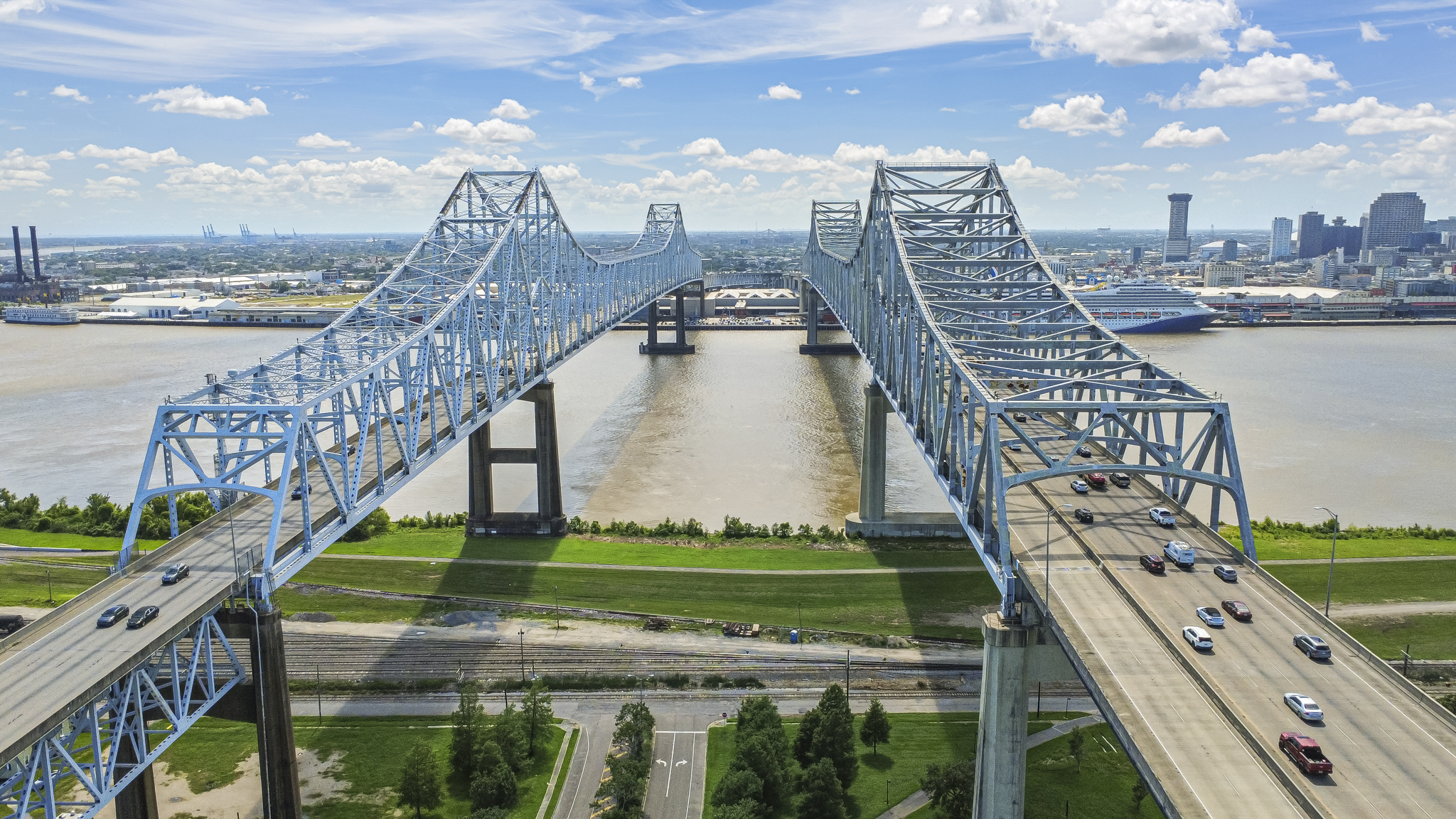 The Crescent City Connection bridges over the Mississippi River with the New Orleans skyline